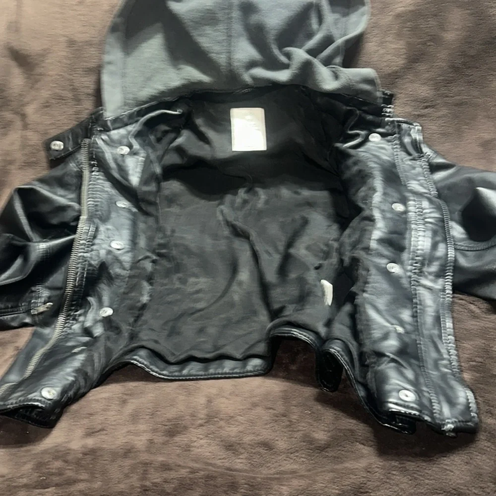 WE THE FREE: FREE PEOPLE BLACK VEGAN LEATHER JACKET WITH HOOD. Women’s Medium. - Picture 4 of 9